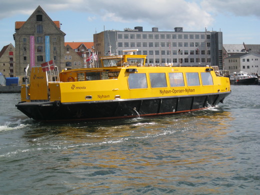 Kodansky_plovouci_autobus_10.jpg